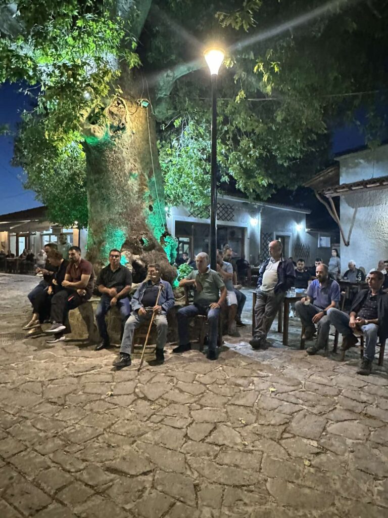 Βραδινή συνάντηση κατοίκων και παραγωγών σε χωριό της Λέσβου